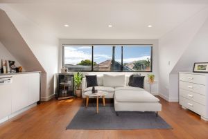 Spacious 2 Bed House 2 AC and Free Street Parking - Accommodation Sydney